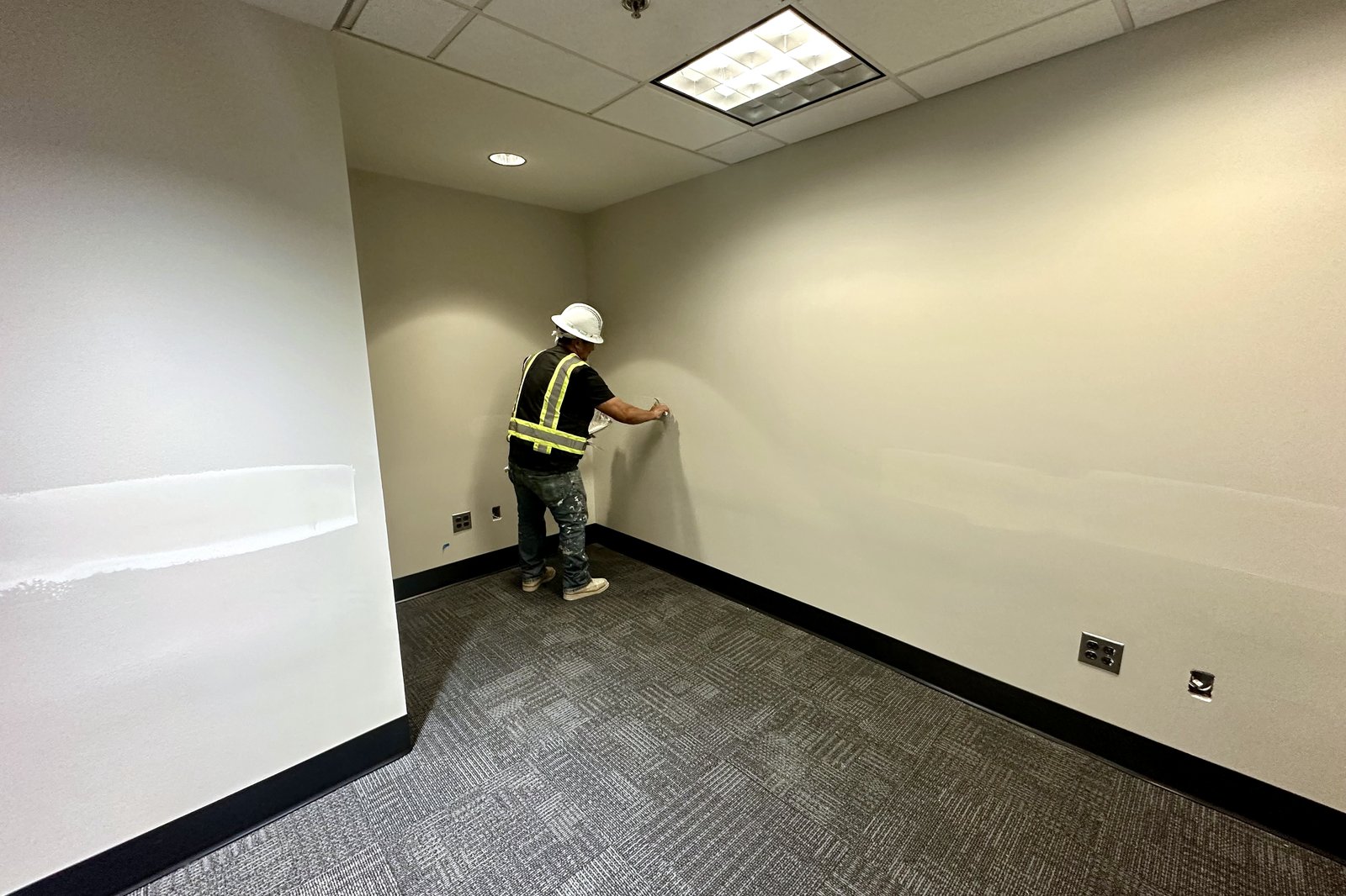 Applicator cutting in an office interior